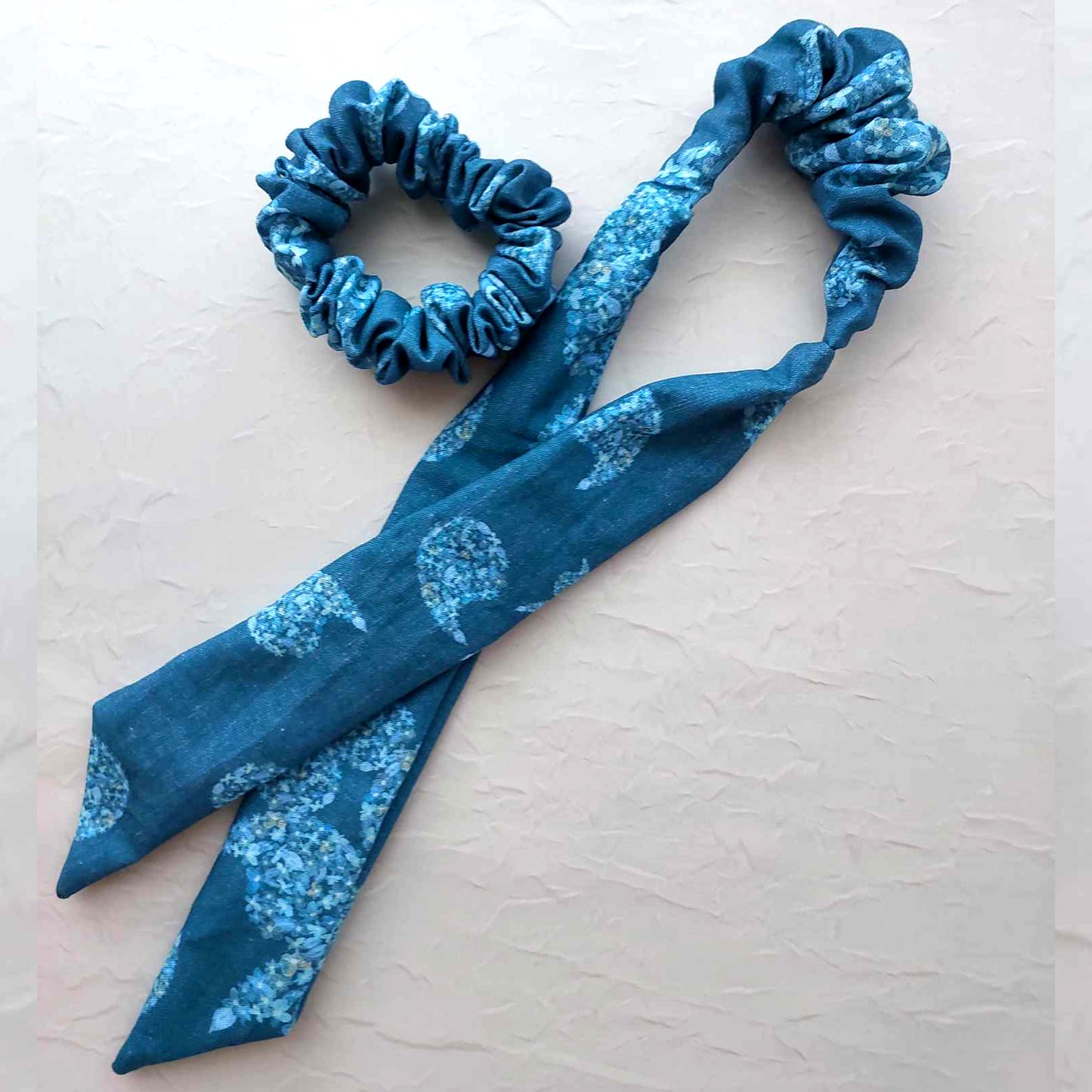 Linen Scrunchie - Blooms - ground