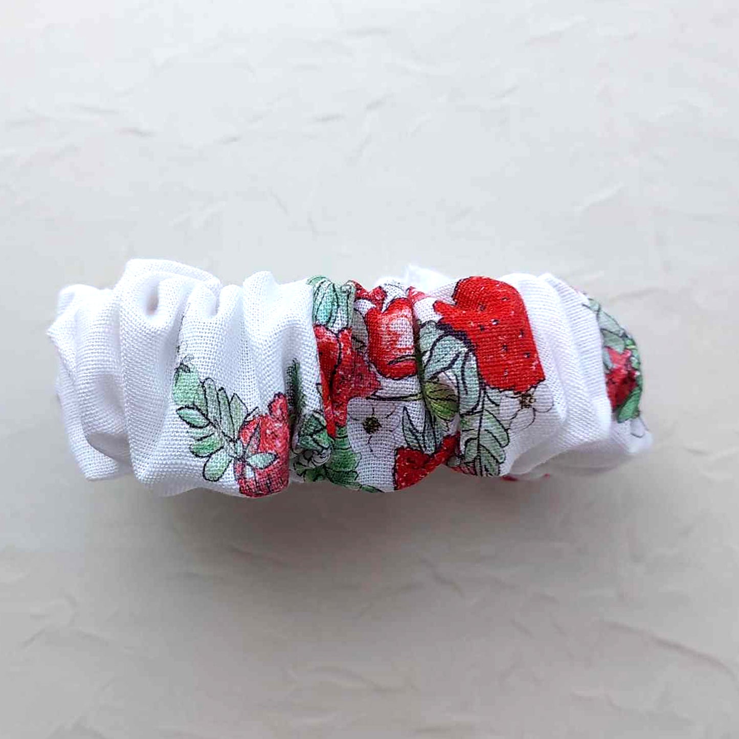 Linen Scrunchie - Strawberry Fields - fresh