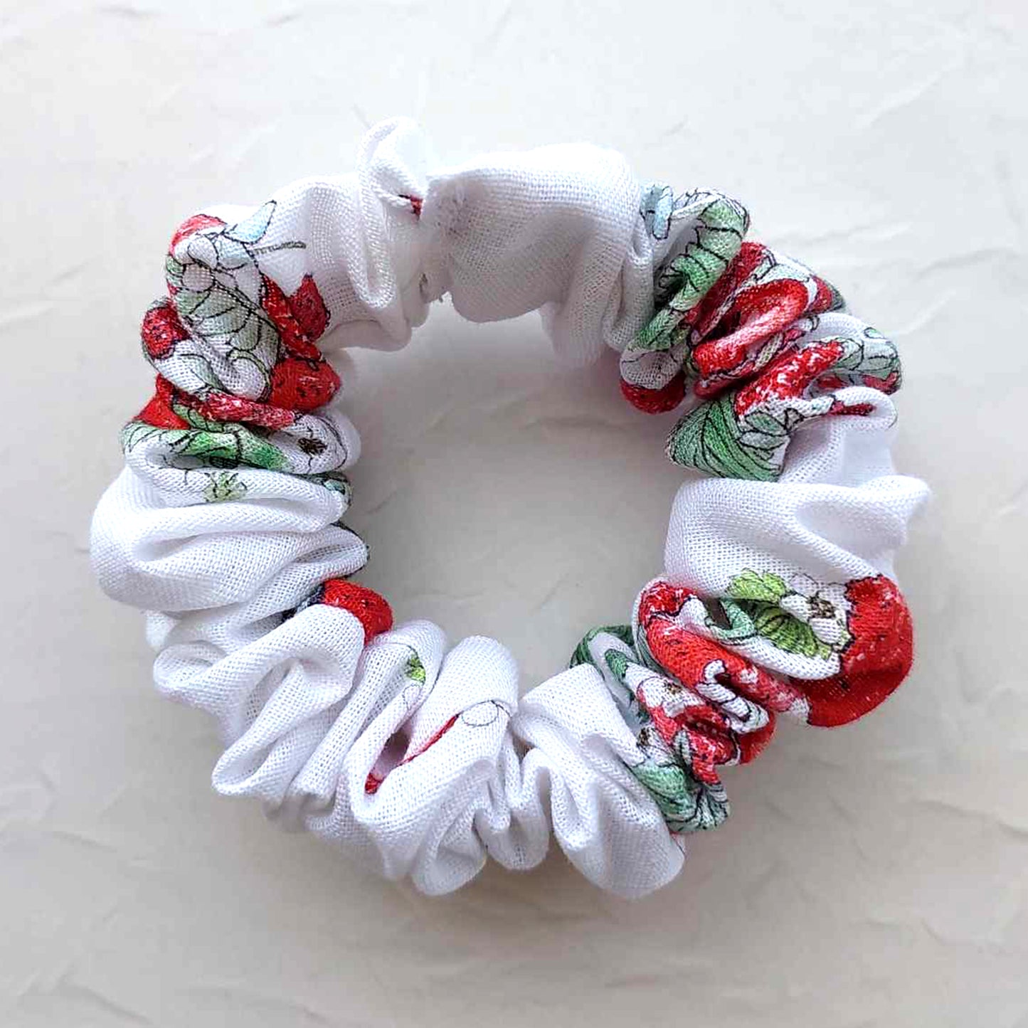 Linen Scrunchie - Strawberry Fields - fresh